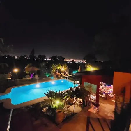 Tess Casantigua, Casa Con Sabor A Guatemala Torremolinos